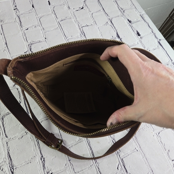 Duluth Trading lifetime leather brown leather crossbody field bag - Picture 6 of 11